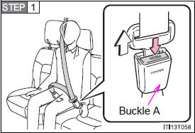 Releasing and storing the third center seat belt