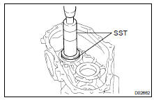 INSTALL THE BEARING RACE (FOR THE OUTPUT SHAFT)