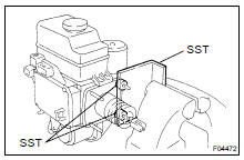 PLACE HYDRAULIC BRAKE BOOSTER IN VISE