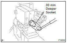 Using 30 mm deeper socket wrench and remove the oil pressure