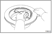 INSPECT PARKING BRAKE LINING AND DISC FOR PROPER CONTACT