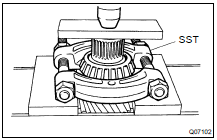 REMOVE FRONT TAPER ROLLER BEARING