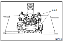 REMOVE REAR TAPER ROLLER BEARING