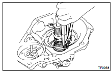 INSTALL REAR OUTPUT SHAFT