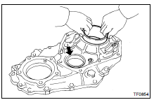 REMOVE 2 BEARING RACES FROM REAR CASE