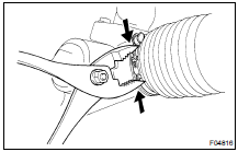 (a) Using pliers, loosen the clamp, as shown in the illustration.