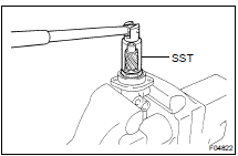 (a) Using SST, loosen the bearing guide nut.