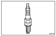 (d) Check the spark plug for thread damage and insulator
