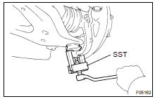 (b) Using SST, disconnect the steering knuckle from the lower