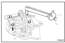 ADJUST SIDE BEARING PRELOAD