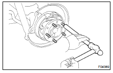 REMOVE HUB BOLT