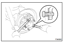 Install a washer and nut to a new hub bolt, as shown in the illustration,