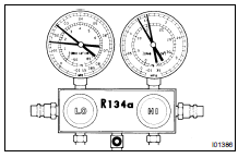 INSPECT REFRIGERANT PRESSURE WITH MANIFOLD GAUGE SET