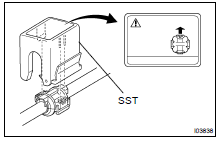 DISCONNECT LIQUID AND SUCTION TUBES