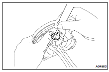 DISCONNECT CONNECTING ROD FROM PISTON