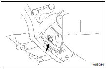 REMOVE TORQUE CONVERTER CLUTCH BOLTS