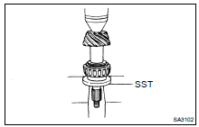 (b) Using SST and a press, install the rear bearing onto the